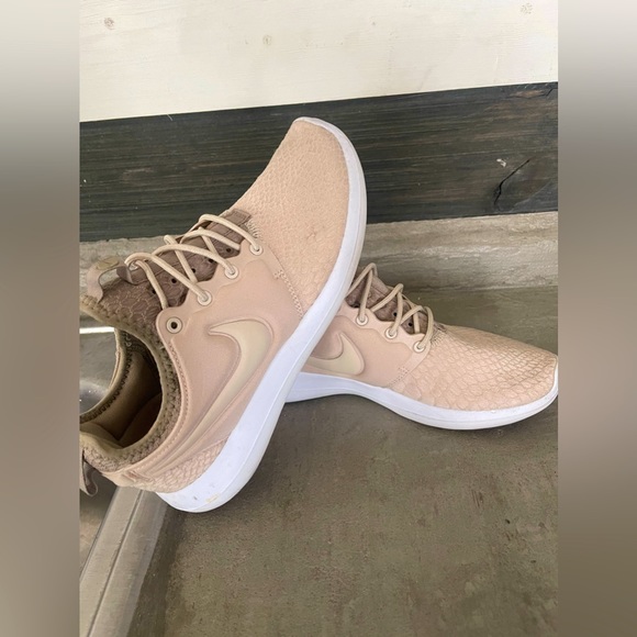 Nike Roshe Two SE Oatmeal sneaker - Picture 1 of 7